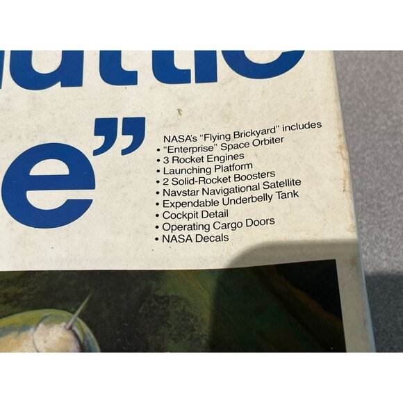 Entex Space Shuttle "Enterprise" Model Kit 1:144 Scale Kit #8529 started - Picture 4 of 16